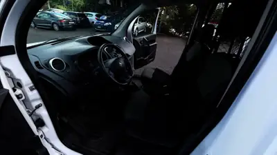 Renault Kangoo Medium TCe 115 — Utilitaire compact fiable, 141'000 km, sans accident — Miniatur 9
