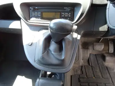 Renault Kangoo Maxi Z.E. 33 — Utilitaire électrique spacieux, batterie incluse — Miniature 8