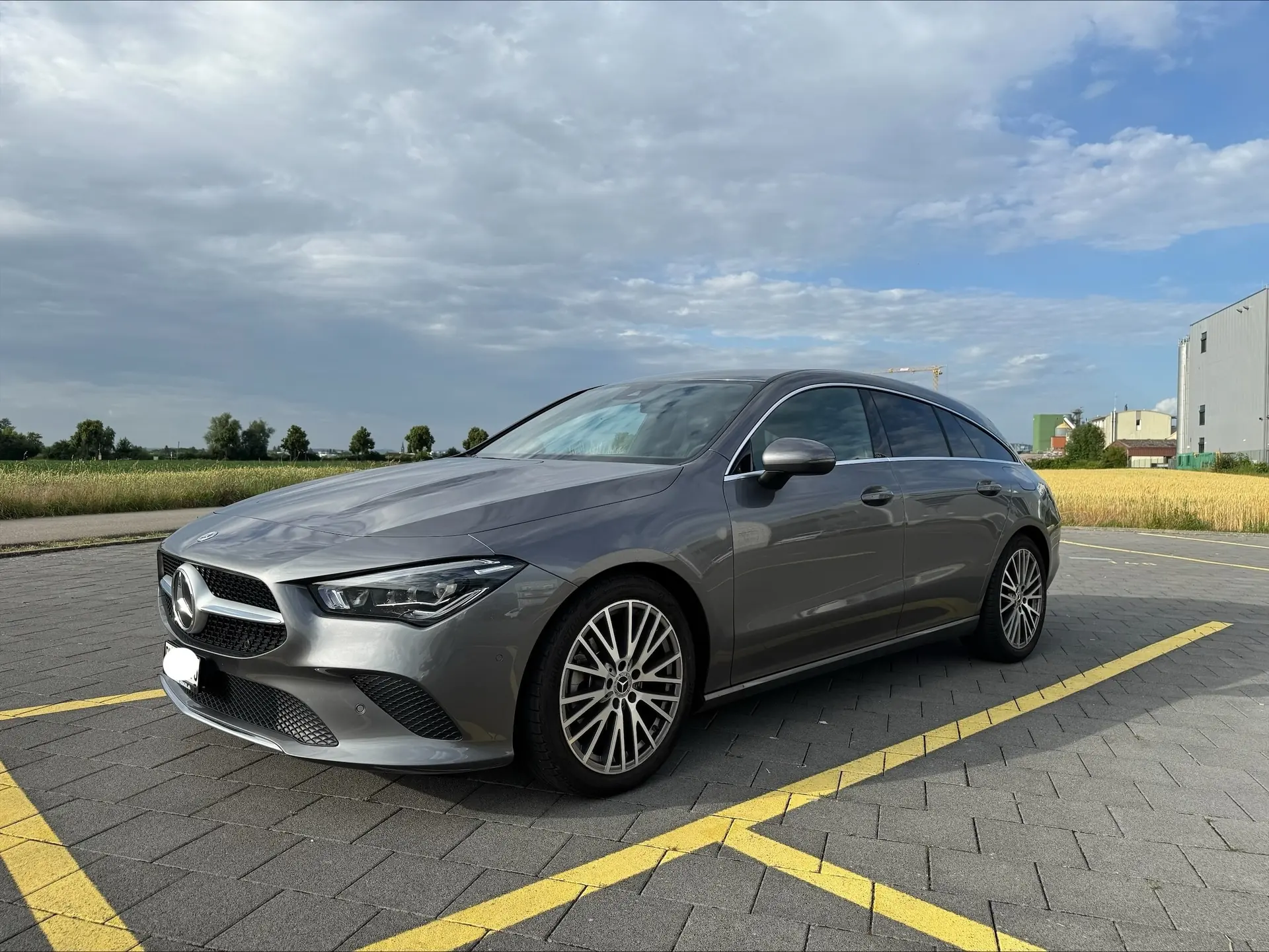 Mercedes-Benz CLA 200 Progressive — Élégance compacte et efficacité énergétique