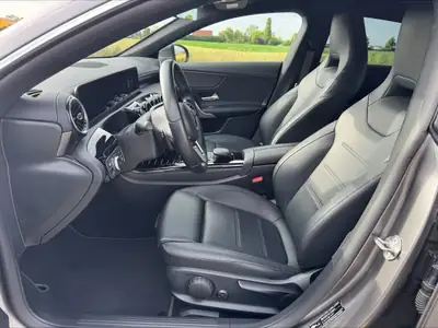 Mercedes-Benz CLA 200 Progressive — Élégance compacte et efficacité énergétique — Miniatura 9
