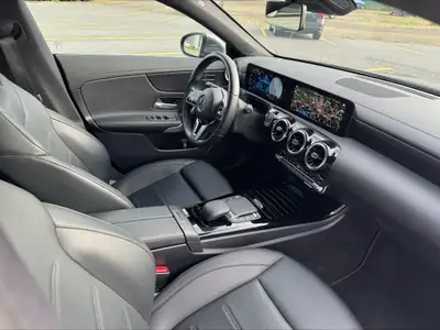 Mercedes-Benz CLA 200 Progressive — Élégance compacte et efficacité énergétique — Miniatura 10