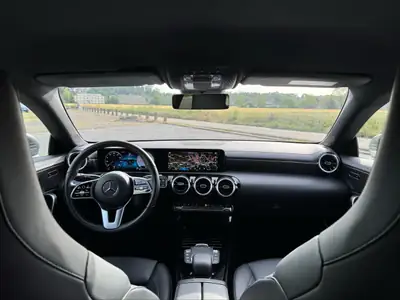 Mercedes-Benz CLA 200 Progressive — Élégance compacte et efficacité énergétique — Miniatura 11