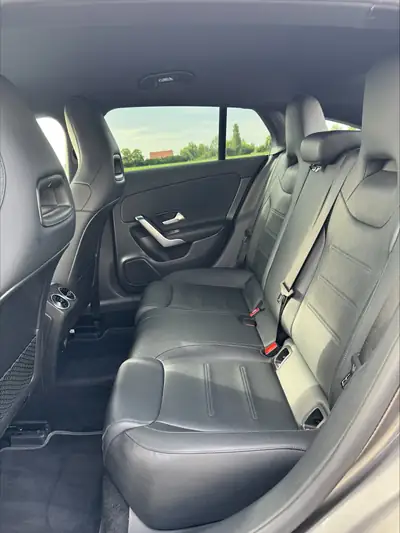 Mercedes-Benz CLA 200 Progressive — Élégance compacte et efficacité énergétique — Miniatura 12