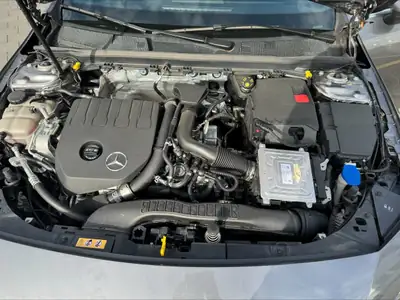Mercedes-Benz CLA 200 Progressive — Élégance compacte et efficacité énergétique — Miniatura 16