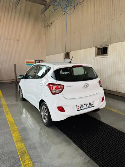 Hyundai i10 1.0 Pica 2016 — Citadine fiable, essence économique et première main — side view