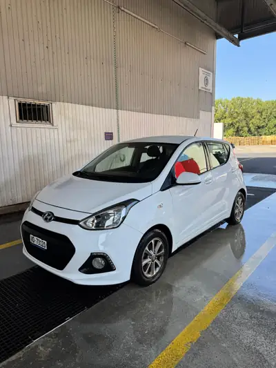 Hyundai i10 1.0 Pica 2016 — Citadine fiable, essence économique et première main — rear view