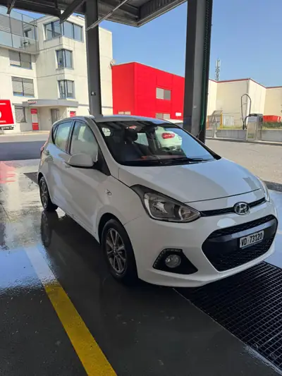 Hyundai i10 1.0 Pica 2016 — Citadine fiable, essence économique et première main — exterior view