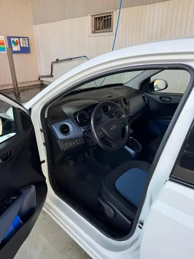 Hyundai i10 1.0 Pica 2016 — Citadine fiable, essence économique et première main — dashboard