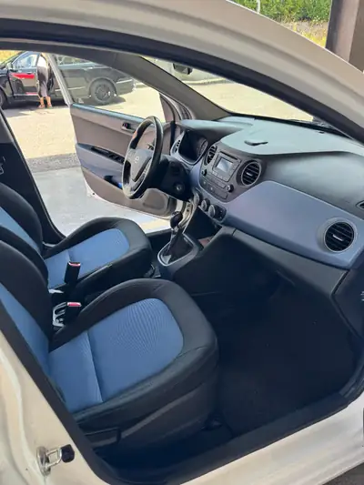 Hyundai i10 1.0 Pica 2016 — Citadine fiable, essence économique et première main — detail