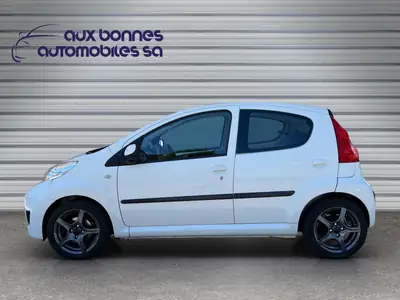 Peugeot 107 1.0 Trendy — Citadine fiable, faible consommation, disponible immédiatement — tableau de bord