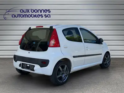 Peugeot 107 1.0 Trendy — Citadine fiable, faible consommation, disponible immédiatement — intérieur