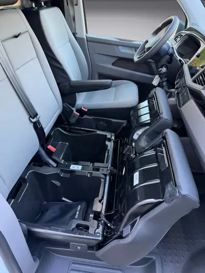 VW T6.1 2.0 TDI — Van utilitaire compact, faible kilométrage, équipements modernes — Miniature 12