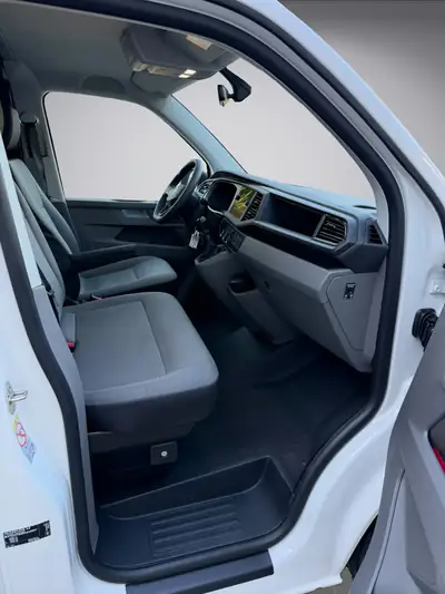 VW T6.1 2.0 TDI — Van utilitaire compact, faible kilométrage, équipements modernes — Miniature 14