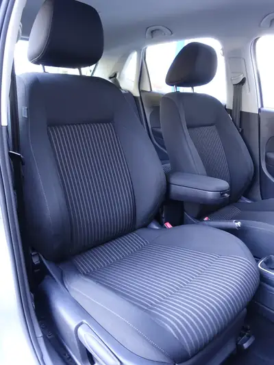 VW Polo 1.4 16V Trendline 2011 — Citadine fiable, entretien suivi, sans accident — Miniature 9