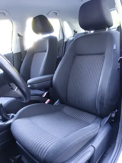 VW Polo 1.4 16V Trendline 2011 — Citadine fiable, entretien suivi, sans accident — Miniature 10
