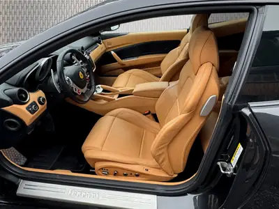 Ferrari FF 2012 — Grand Tourisme 660 ch, historique Ferrari complet — Miniature 9