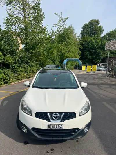 Nissan Qashqai — SUV compact diesel automatique, spacieux et fiable — Seitenansicht
