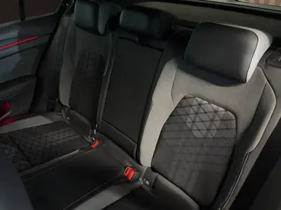 VW Golf 1.5 eTSI mHEV ACT R-Line — Hybride léger performant, 15'800 km — Miniatur 10