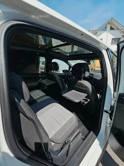VW Touran R Line 2.0 TDI — Monospace familial robuste, 67 000 km seulement — tableau de bord