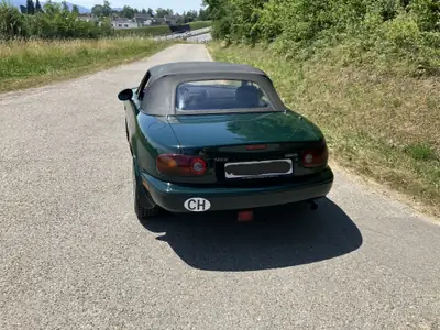 Mazda MX-5 1.6i-16V 1997 — Roadster cabriolet mythique, moteur atmosphérique — côté
