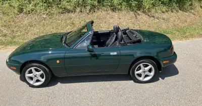 Mazda MX-5 1.6i-16V 1997 — Roadster cabriolet mythique, moteur atmosphérique — arrière