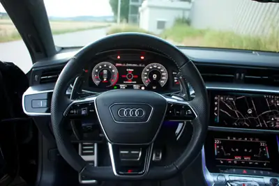 Audi A7 Sportback 55 TFSI quattro — Élégance hybride et performances affirmées — Miniature 11