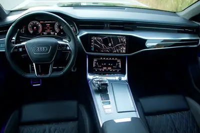 Audi A7 Sportback 55 TFSI quattro — Élégance hybride et performances affirmées — Miniature 10