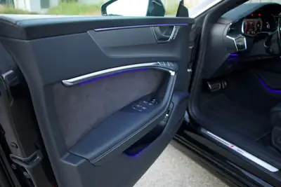 Audi A7 Sportback 55 TFSI quattro — Élégance hybride et performances affirmées — Miniature 15