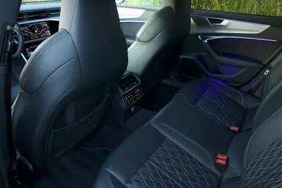 Audi A7 Sportback 55 TFSI quattro — Élégance hybride et performances affirmées — Miniature 13