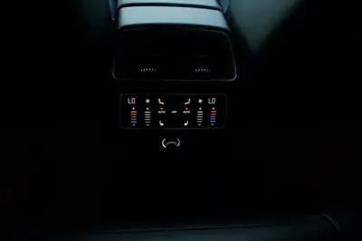 Audi A7 Sportback 55 TFSI quattro — Élégance hybride et performances affirmées — Miniature 17