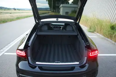 Audi A7 Sportback 55 TFSI quattro — Élégance hybride et performances affirmées — Miniature 18