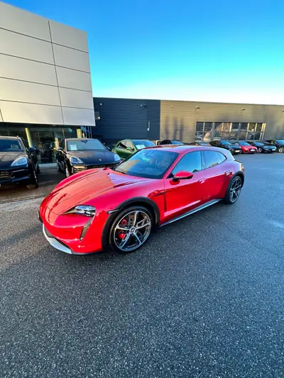 Porsche Taycan 4S Cross Turismo — SUV électrique performant, 58'000 km seulement — côté