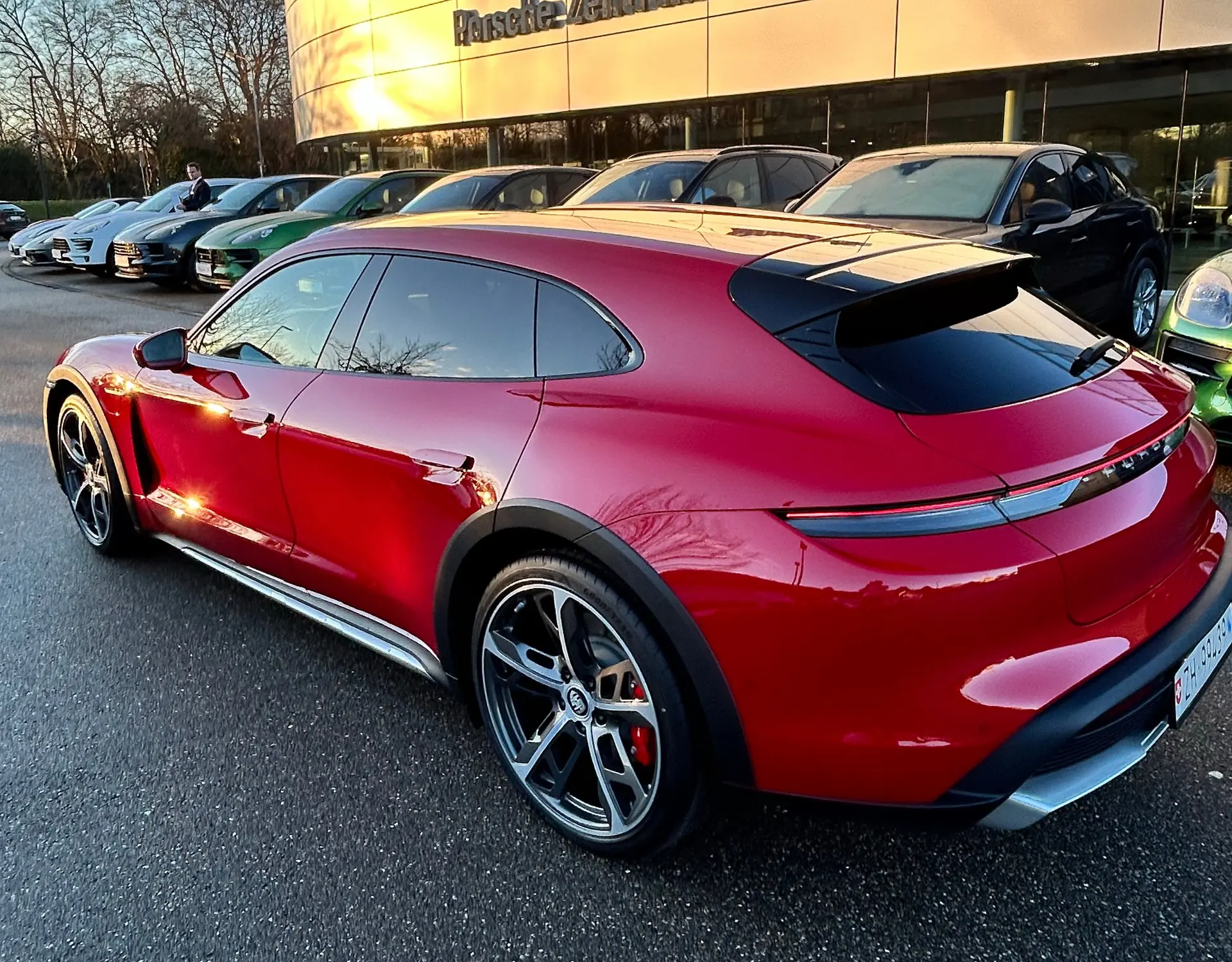 Porsche Taycan 4S Cross Turismo — SUV électrique performant, 58'000 km seulement — vue extérieure