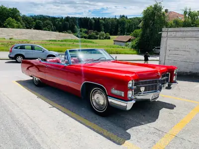 Cadillac DeVille 7.0 V8 Cabriolet — Légende américaine 345 ch, statut de véhicule ancien — vista esterna