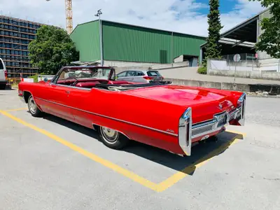 Cadillac DeVille 7.0 V8 Cabriolet — Légende américaine 345 ch, statut de véhicule ancien — vista posteriore