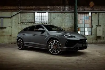 Lamborghini Urus S E-Gear — Le super SUV 666 ch avec attelage et roues 23" diamond — vue extérieure