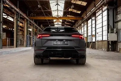 Lamborghini Urus S E-Gear — Le super SUV 666 ch avec attelage et roues 23" diamond — intérieur