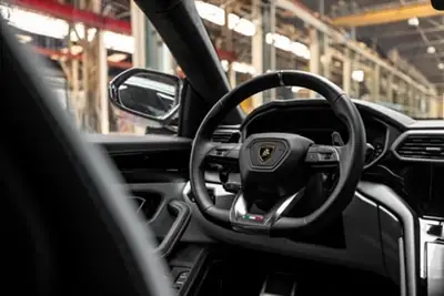 Lamborghini Urus S E-Gear — Le super SUV 666 ch avec attelage et roues 23" diamond — Miniature 12