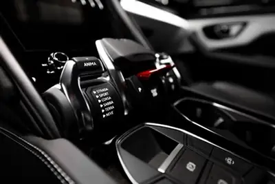 Lamborghini Urus S E-Gear — Le super SUV 666 ch avec attelage et roues 23" diamond — Miniature 11