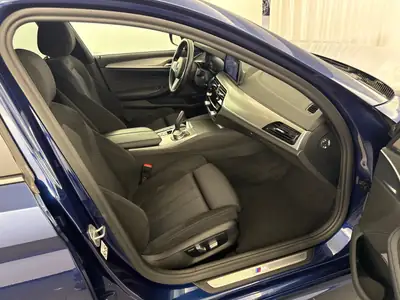 BMW 530i xDrive 48V Touring M Sport — Break de luxe hybride léger, 78 900 km — Miniature 9