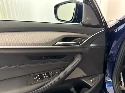 BMW 530i xDrive 48V Touring M Sport — Break de luxe hybride léger, 78 900 km — Miniature 10