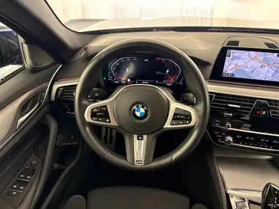 BMW 530i xDrive 48V Touring M Sport — Break de luxe hybride léger, 78 900 km — Miniature 12