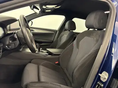 BMW 530i xDrive 48V Touring M Sport — Break de luxe hybride léger, 78 900 km — Miniature 15