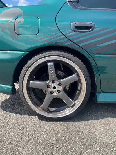 Subaru Impreza 2.0 Turbo GT 1997 — Berline sportive de légende, 211 ch turbo et suspensions ajustables — interior
