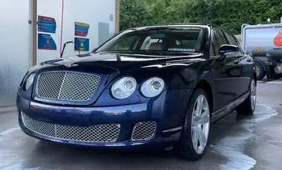 Bentley Continental Flying Spur W12 Bi-Turbos — Berline de prestige 560 ch, kilométrage maîtrisé — exterior view