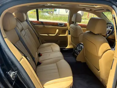 Bentley Continental Flying Spur W12 Bi-Turbos — Berline de prestige 560 ch, kilométrage maîtrisé — detail