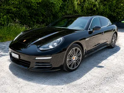 Porsche Panamera 3.0 V6 4S PDK — Gran turismo sportif, 4 roues motrices et garantie incluse — exterior view