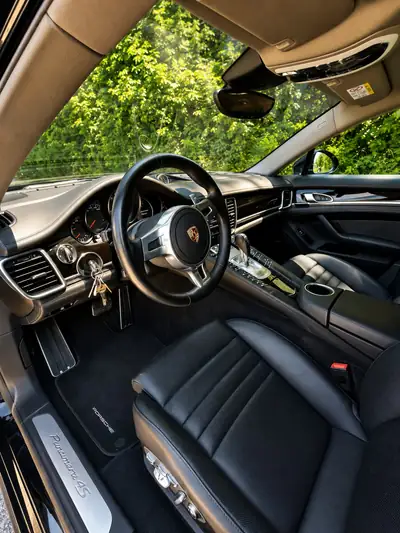 Porsche Panamera 3.0 V6 4S PDK — Gran turismo sportif, 4 roues motrices et garantie incluse — dashboard