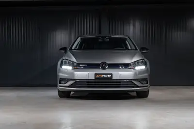 VW Golf 1.5 TSI Comfortline — Compacte dynamique, sans accident, équipée de série — intérieur
