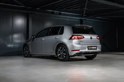 VW Golf 1.5 TSI Comfortline — Compacte dynamique, sans accident, équipée de série — Miniature 9